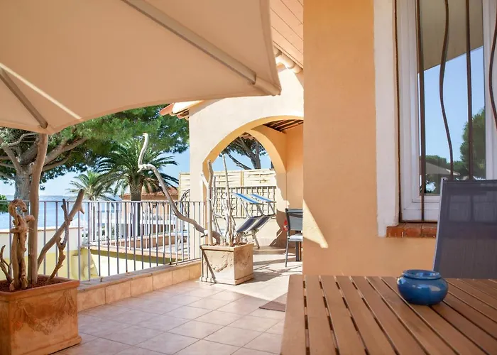 Les Glycines Apartment *